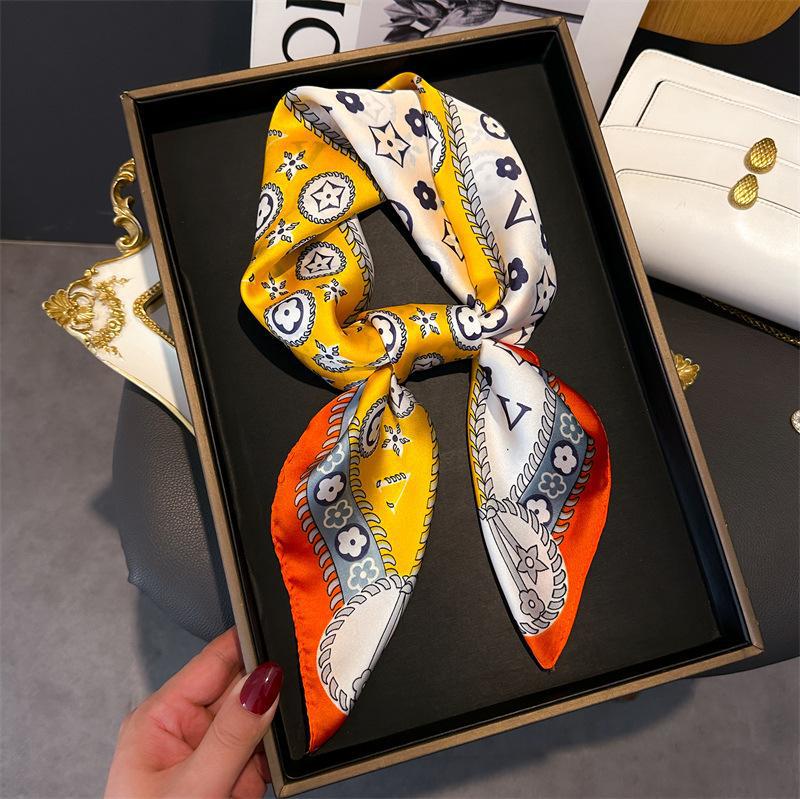 여성을위한 70cm 스퀘어 스카프 레트로 프린트 새틴  - Silk Scarf Square 리뷰 및 가격